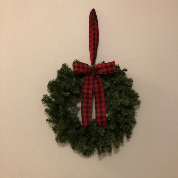 Traditional Christmas Wreath - Picture 2 of 3